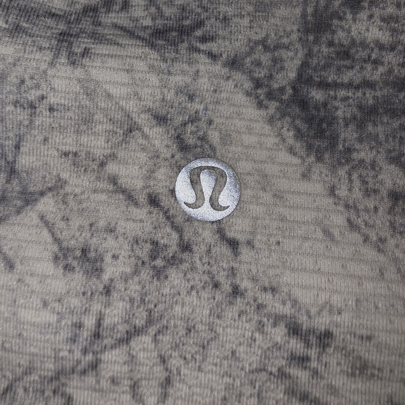 Lululemon Athletica Tie Dyed Patterned Long Sleeve Top (LS21) - Picture 5 of 7